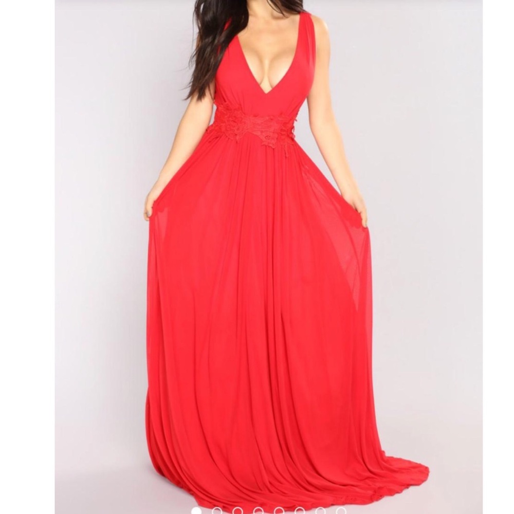 Beautiful tulle red gown size L *Brand New*